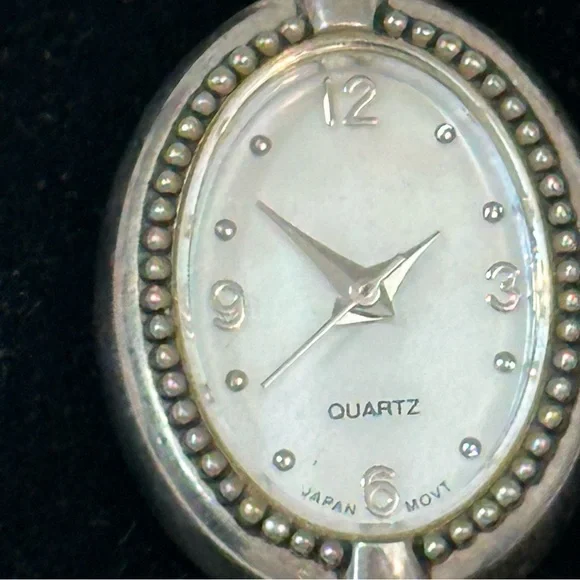 Unbranded Analog Wristwatch with Quartz Movement 7” - Picture 2 of 4